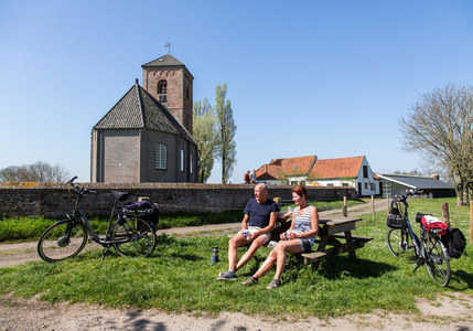 003933_fietsers_bij_stompe_toren_in_spaarnwoude.jpg