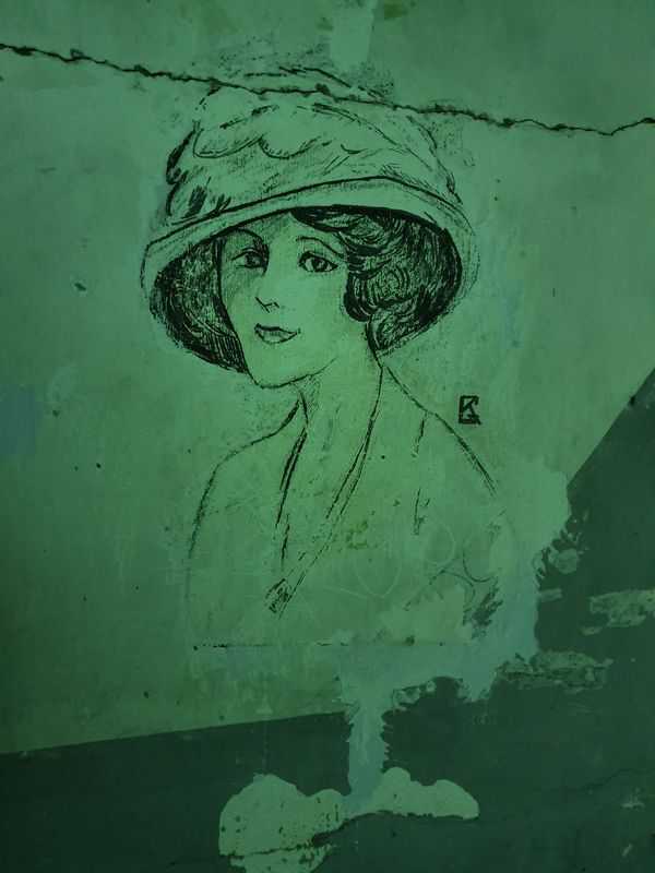2020 muurschilderingen van het Fort Benoorden vrouw // 20200121_113311.jpg (27 K)